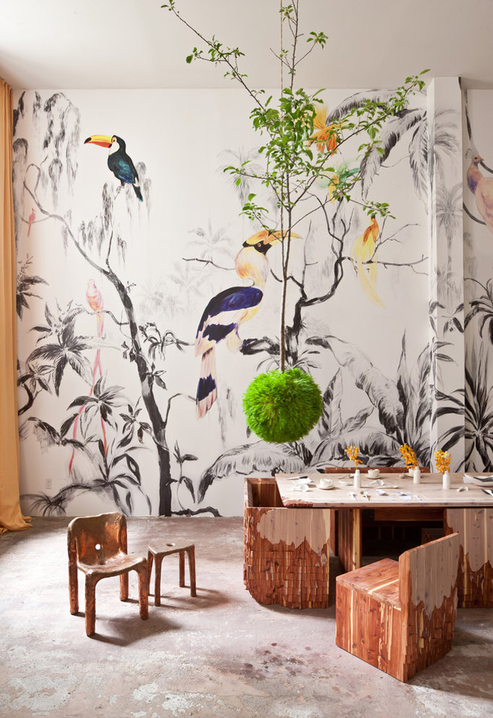 09-atelierchristine.com-homeimprovement-interiors-remodel-decorating-renovation-residential-interiordesign-green-brown-livingroom-boffo-pablopiatti-tropicalbirds-mural